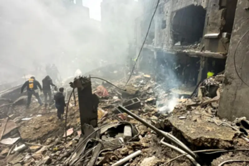 Israel tuyên bố lập vùng đệm an ninh sau loạt không kích dữ dội tại Gaza