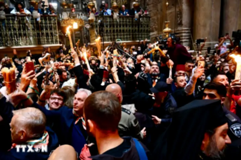 Jerusalem Rực Sáng Trong Lễ Lửa Thánh, Thu Hút Hàng Nghìn Tín Đồ Kitô Giáo