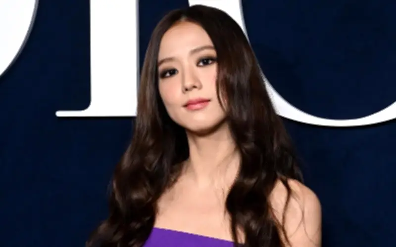 Jisoo BLACKPINK Tặng Túi Hiệu Dior, Nhân Viên Phát Cuồng Vì Hành Động Tử Tế