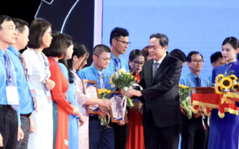 Kỷ niệm 140 năm Ngày Quốc tế Lao động: Tuyên dương 101 chủ tịch công đoàn cơ sở xuất sắc