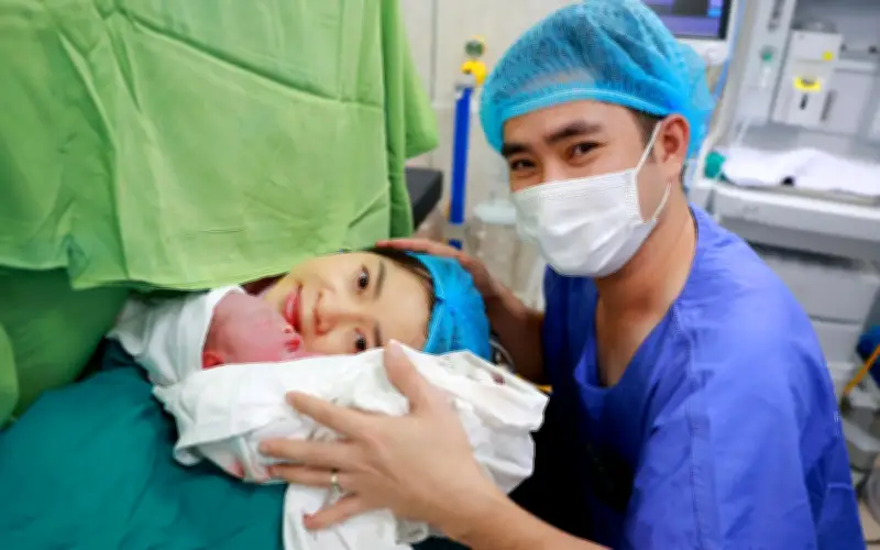 Kỳ tích y học: Cặp song sinh Hà Nội chào đời cách nhau 13 tuần