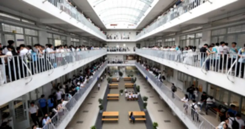 Kỳ Thi Đánh Giá Năng Lực ĐH Quốc Gia TP.HCM: Đề Dài, Thử Thách Kiến Thức Rộng