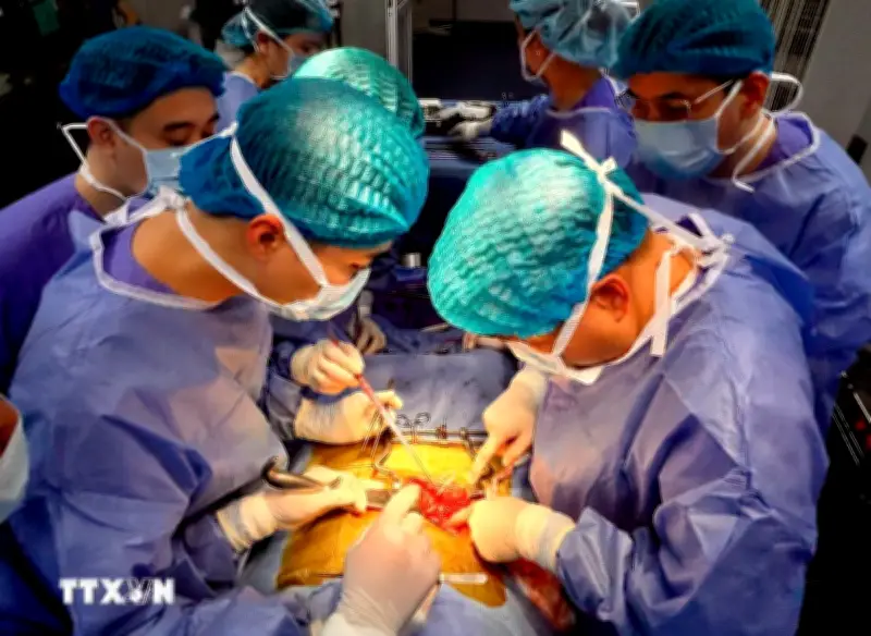 Kỹ thuật ghép thận từ người hiến sống thành công tại cơ sở y tế địa phương