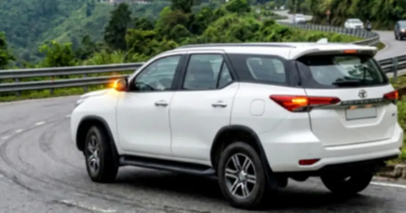 Kỹ thuật 'lên số nào, xuống số đó' - Bí quyết an toàn khi lái xe đèo dốc