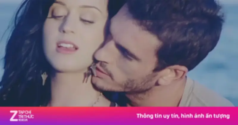 Katy Perry lại bị nam diễn viên tố cáo hành vi khiếm nhã