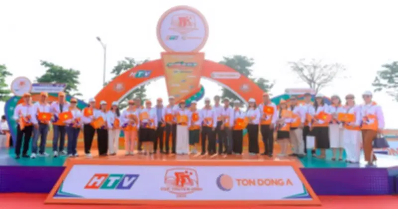 Khách hàng Tôn Đông Á cổ vũ đoàn đua tại Cần Thơ