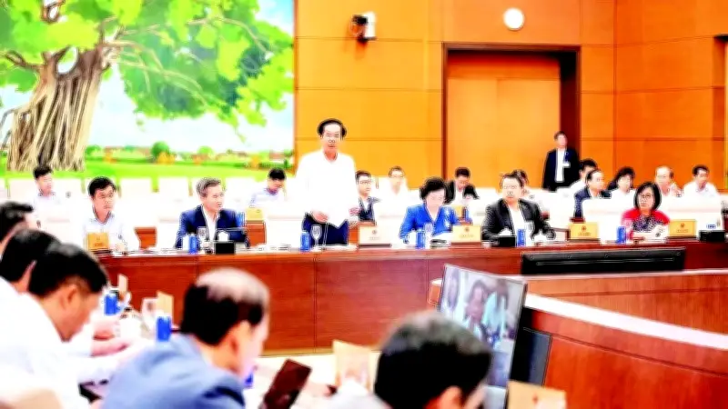 Khen thưởng hình thức: Động lực hay lực cản trong môi trường công vụ?