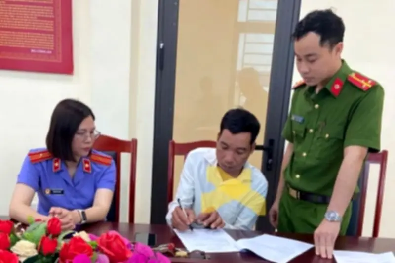 Khởi tố người đàn ông hàn xì gây cháy kho nguyên liệu tại Ninh Bình