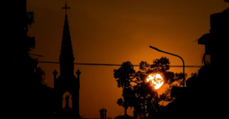 Khám phá thời điểm vàng chụp ảnh nhà thờ Cha Tam với kiến trúc độc đáo