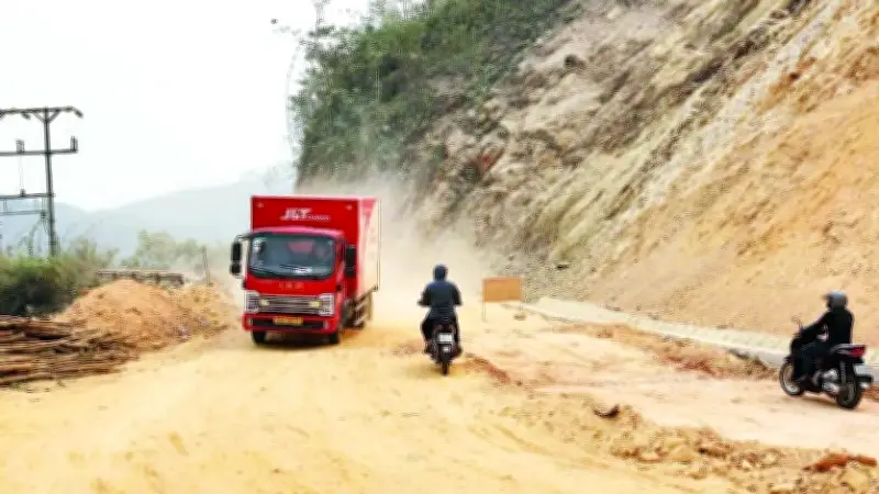 Khẩn trương hoàn thành sửa chữa tỉnh lộ 433 trước 30/4/2026