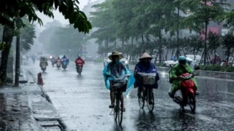 Không khí lạnh tràn về, Bắc Bộ và Trung Bộ đối mặt mưa lớn và thời tiết nguy hiểm