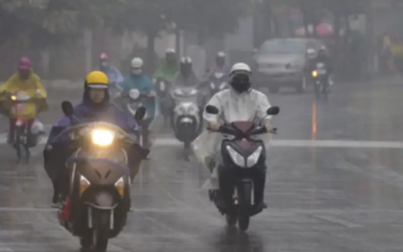 Không khí lạnh tràn xuống, Bắc Bộ đối mặt mưa dông và nắng nóng gay gắt