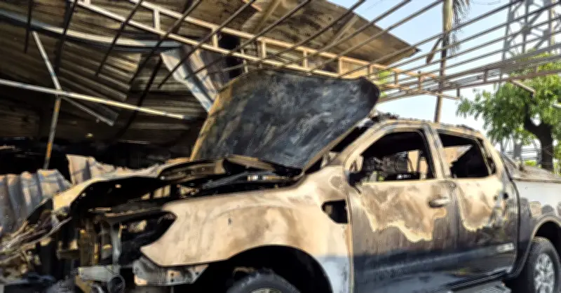 Kho hàng bốc cháy dữ dội tại Đà Nẵng, xe bán tải bị thiêu rụi hoàn toàn