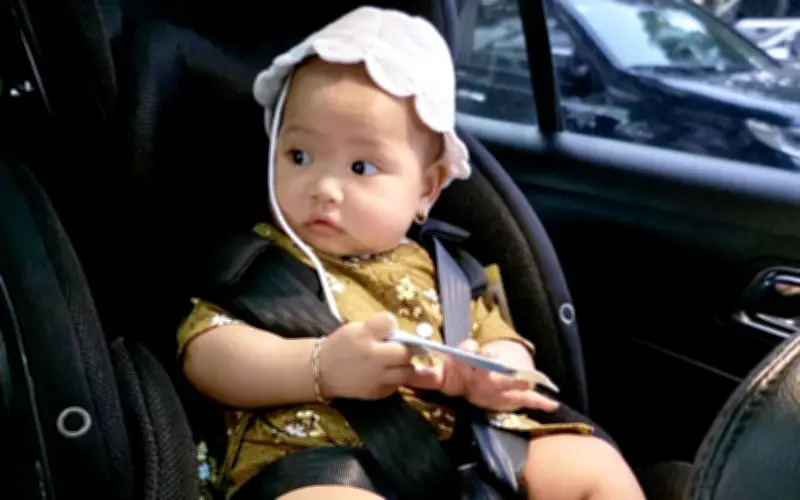 Khoảnh khắc hài hước của H'Hen Niê cùng con gái 7 tháng tuổi gây sốt mạng xã hội