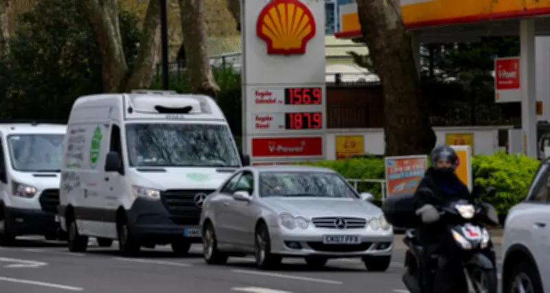 Khuyến cáo bất ngờ: Lái xe chậm giữa thời bão giá nhiên liệu để tiết kiệm tiền