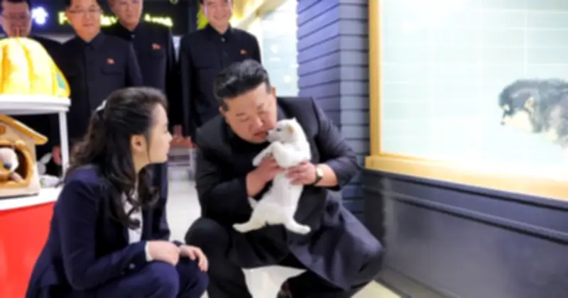 Kim Jong-un và con gái thăm cửa hàng thú cưng tại khu đô thị mới ở Bình Nhưỡng