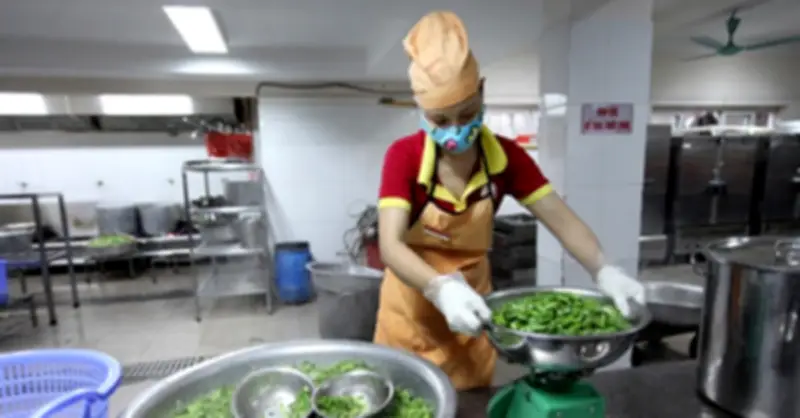 Kiểm Tra Đột Xuất Bếp Ăn Tập Thể Ở Hà Nội, Ninh Bình Sau Vụ Thịt Lợn Bệnh