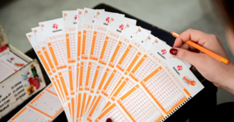 Kết quả xổ số Vietlott 8/4: 64 vé trúng giải nhất, cơ hội đổi đời cho nhiều người