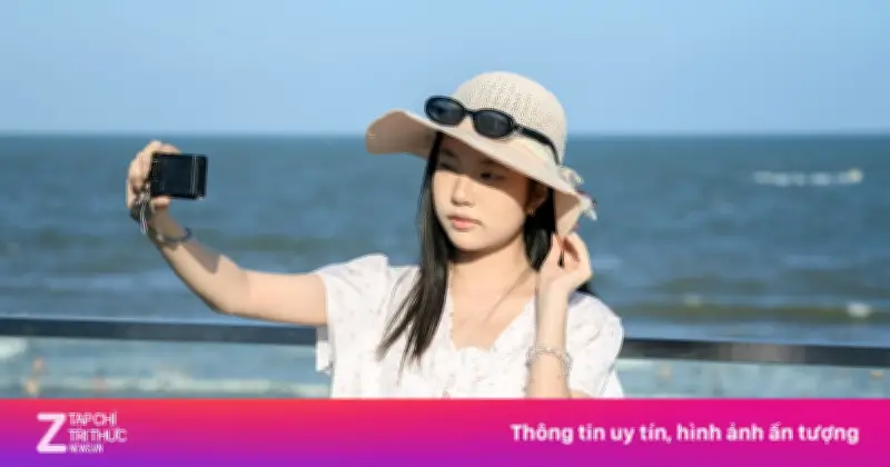 Kẹt xe 3 tiếng mới tới Vũng Tàu ngày lễ, bãi biển đông nghẹt