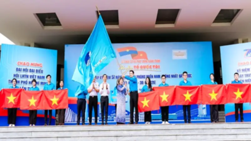Lễ chào cờ và phát động hành trình 'Tôi yêu Tổ quốc tôi' tại TP.HCM