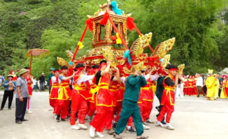 Lễ hội đền Lăng tri ân công lao Từ Vị Hoàng đế và Tam vị Đại vương