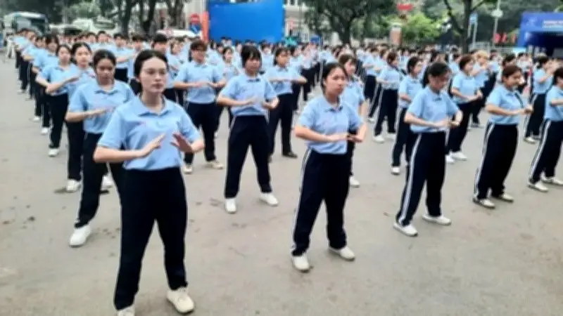 Lễ phát động Ngày Sức khỏe toàn dân tại Hà Nội với bài tập dưỡng sinh đặc sắc