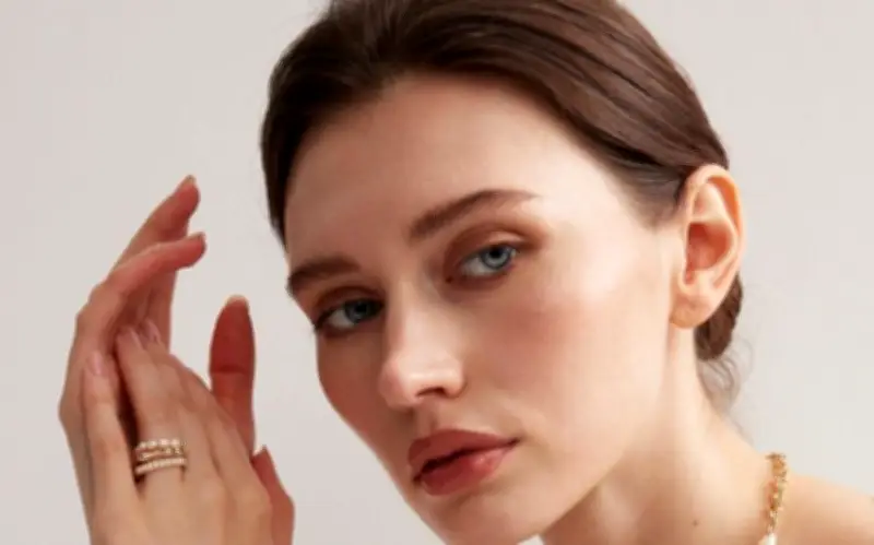 Lỗi phối trang sức âm thầm khiến outfit mất điểm hoàn toàn