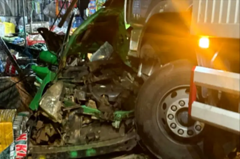 Lâm Đồng: Ô tô tải đâm taxi trên đường Hồ Chí Minh, ba người thương vong