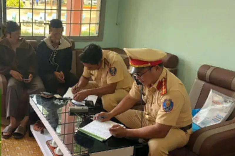 Lâm Đồng tịch thu xe, xử phạt người giao xe cho nam sinh đánh võng