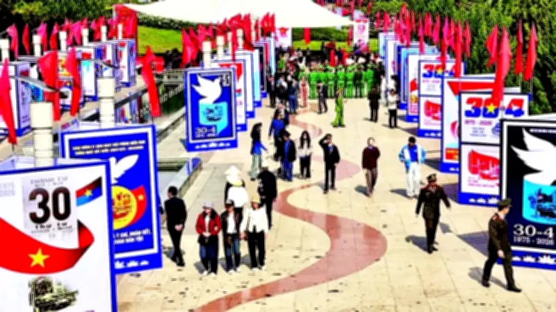 Lâm Đồng: Triển lãm tranh cổ động kỷ niệm 51 năm Ngày Giải phóng miền Nam