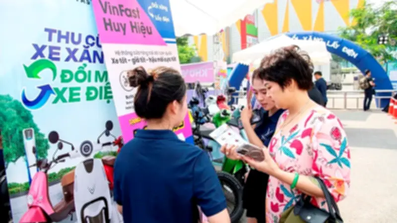 Lạm phát chi phí đẩy: Từ cây xăng đến mâm cơm, doanh nghiệp và người dân thích ứng trong 'bình thường mới'