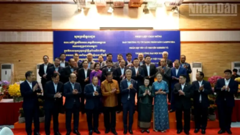 Lãnh đạo cấp cao Campuchia thăm Đại sứ quán Việt Nam, củng cố quan hệ hữu nghị