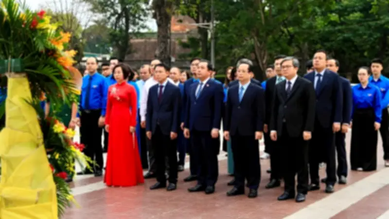 Lãnh đạo Hà Nội dâng hoa tưởng niệm V.I.Lênin nhân kỷ niệm 156 năm ngày sinh
