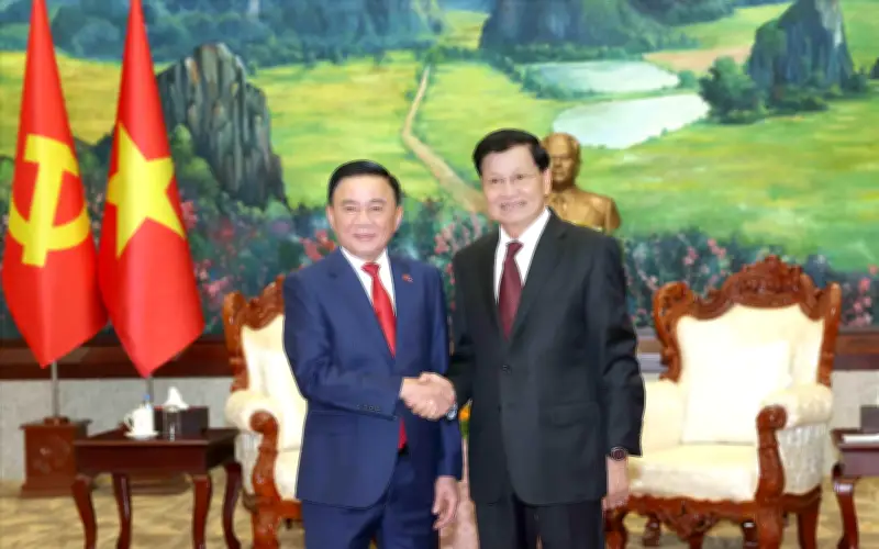 Lãnh đạo Lào và Việt Nam nhấn mạnh quan hệ đặc biệt trong chuyến thăm của Thường trực Ban Bí thư Trần Cẩm Tú