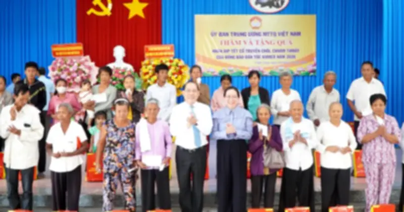 Lãnh đạo MTTQ Việt Nam thăm, tặng quà đồng bào Khmer Vĩnh Long dịp Tết Chôl Chnăm Thmây