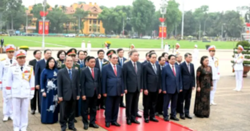 Lãnh đạo Đảng, Nhà nước vào Lăng viếng Chủ tịch Hồ Chí Minh nhân 51 năm Ngày giải phóng miền Nam