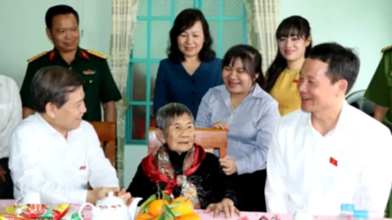 Lãnh đạo Đảng thăm Mẹ Việt Nam Anh hùng và công nhân Đồng Nai