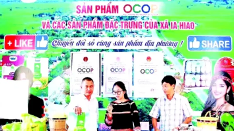 Lãnh đạo xã Ia Hiao livestream bán nông sản gây quỹ khuyến học, thu hút cộng đồng