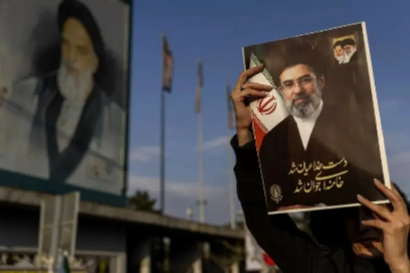 Lãnh tụ Iran Lên Tiếng Sau Một Tháng Vắng Bóng, Gửi Thông Điệp Mới