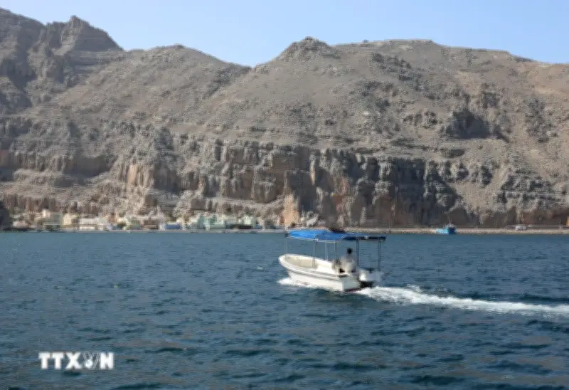 Lưu lượng tàu qua eo biển Hormuz đạt mức cao nhất trong nhiều tuần