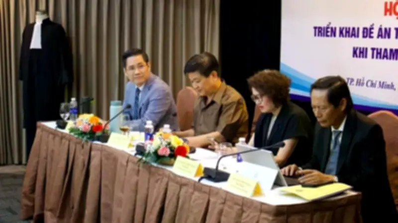 Luật sư Việt Nam đổi mới áo choàng tại tòa, hướng tới hình ảnh chuyên nghiệp và cải cách tư pháp