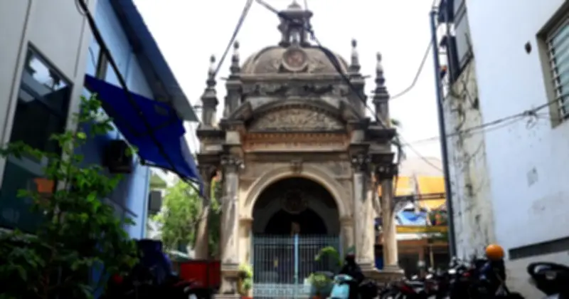 Mộ cổ hơn 110 năm kiến trúc như nhà thờ ẩn mình giữa khu dân cư TP.HCM