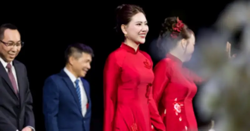 Mẹ chú rể U50 gây sốt mạng xã hội với nhan sắc quý phái trong đám cưới con trai ở Hà Nội