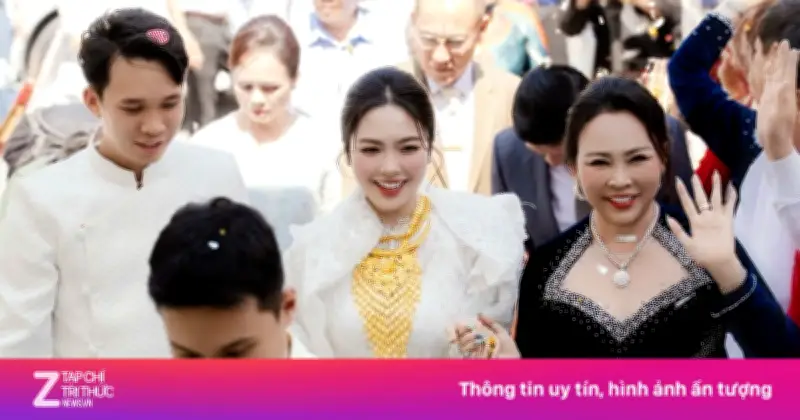 Đám cưới 'công tử Bạc Liêu' 550 triệu đồng gây sốt với 600 món gốm khảm vàng