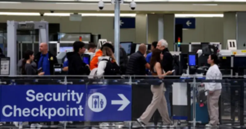 Mỹ đe dọa rút hải quan khỏi sân bay tại các 'thành phố trú ẩn' vì chính sách nhập cư