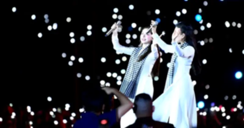 Âm vang Tổ quốc thăng hoa tại Mỹ Đình, chạm đến trái tim 40.000 khán giả