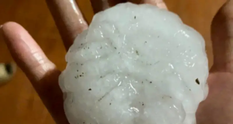 Mưa đá, giông lốc có khả năng xuất hiện ở nhiều tỉnh miền Bắc từ đêm nay 16/4