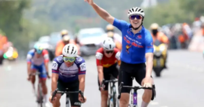 Marchuk Dzianis giành chiến thắng chặng 24, giữ vững áo xanh vua nước rút