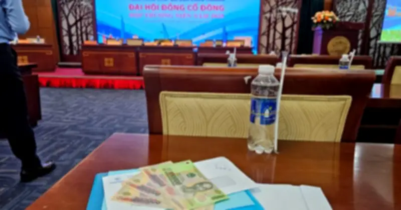 MB Ngừng Hỗ Trợ Chi Phí Cho Cổ Đông Dự Đại Hội 2026, Nhiều Ngân Hàng Khác Vẫn Tặng Quà