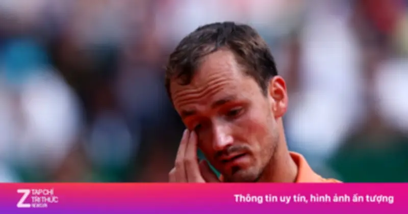 Medvedev Sụp Đổ Thảm Hại, Đập Vợt Trong Trận Thua Trắng Berrettini